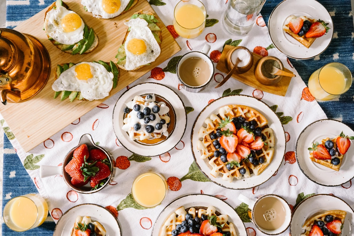 Oatmeal with berries and nuts